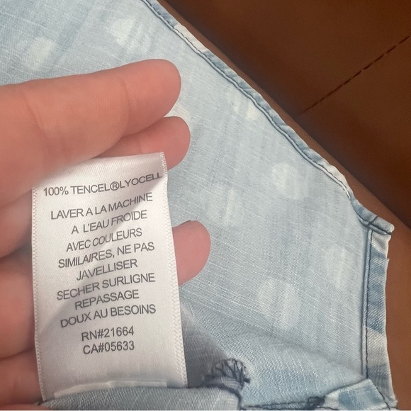 Foxcroft Shaped Women’s Light Wash Blue White Polka Dot Button Down Shirt Sz 20W - Picture 5 of 7